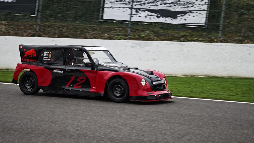 Here we go !! We're back again this year for the 24h race in 2CV on the amazing Spa F1 track 🔥🔥 

And yeah brought my NFTs on my helmet 😈