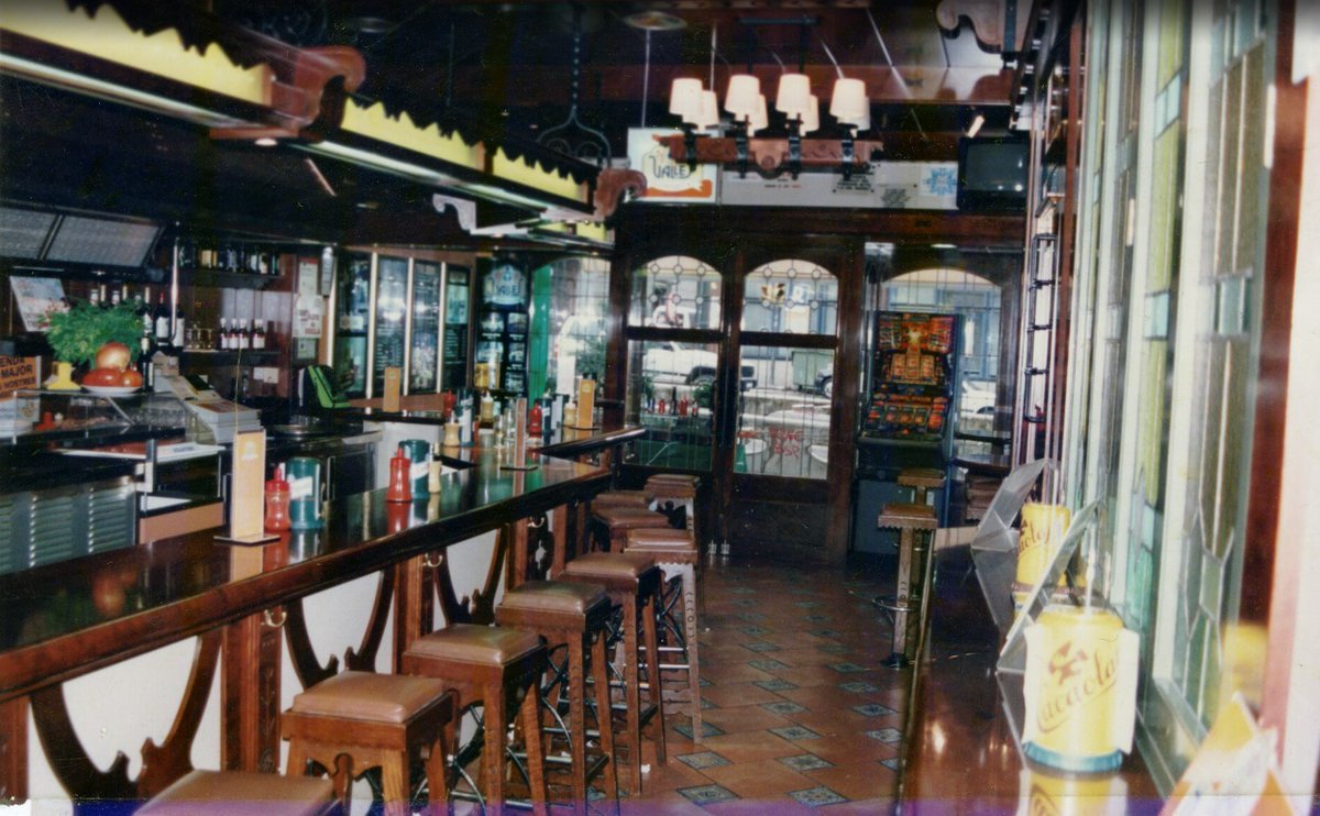 A Frankfurts Casa Vallès no només fem entrepans: creem records 🍞🔥
Fidels al producte de qualitat, servei proper i orgull de ser d’aquí.
El gust de tota la vida, fet com sempre 💛
📍Terrassa | Barcelona | Badalona
#FrankfurtsCasaValles #HistòriaViva #TradicióAmbCaràcter