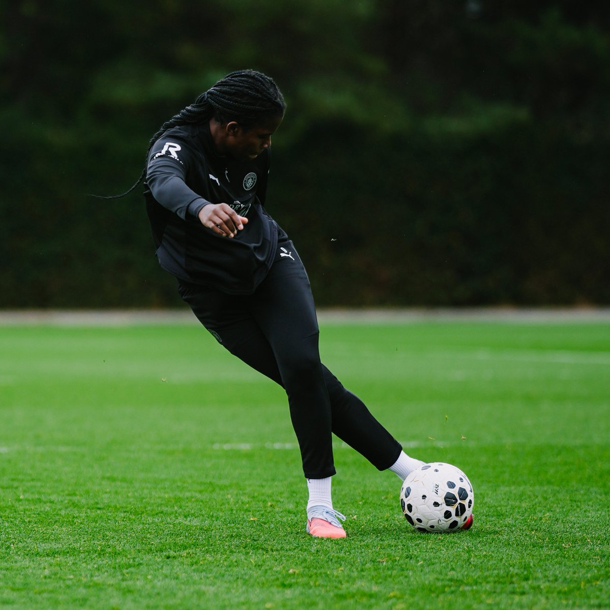 ManCityPT's tweet image. Dreadlocks 🔝 e habilidade 🔝! 🇯🇲👊🏿