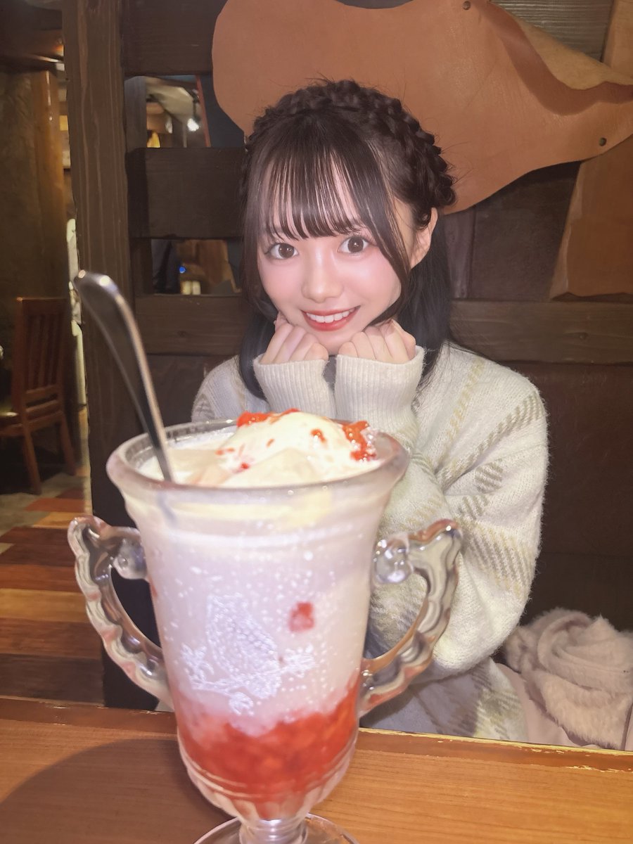 ガリバーいちごミルクが想像の50倍くらい大きかった(ˊo̴̶̷̤  ̫ o̴̶̷̤ˋ)