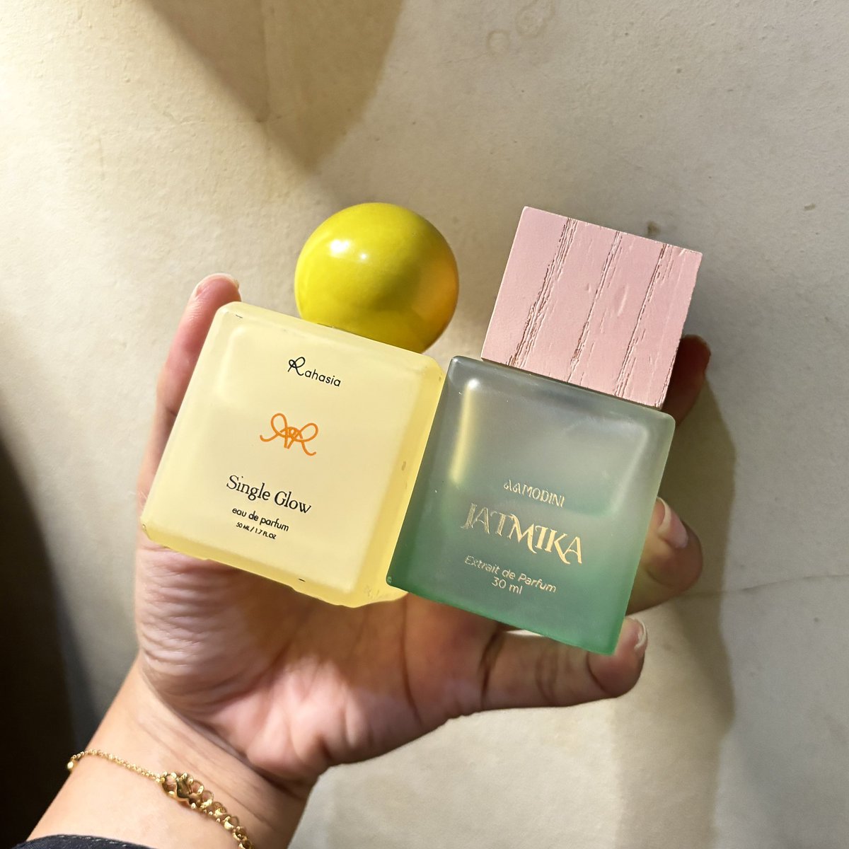 bittercaffeines's tweet photo. underrated fresh perfume u should know they exist in this heatwave situation: https://t.co/ytDAhghWGh
