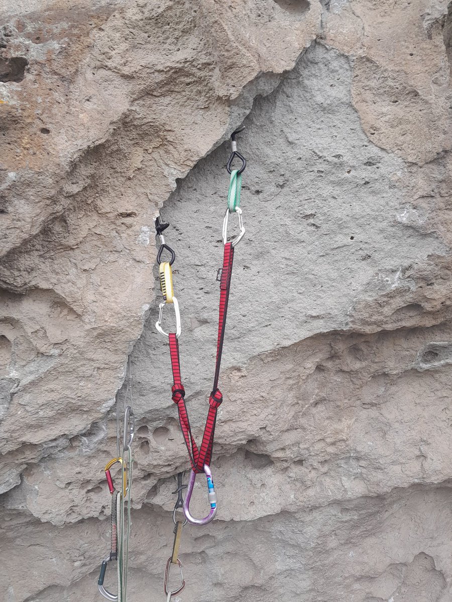 Escaloterapia's tweet photo. Reunión Semidinámica.

Conoce más sobre técnicas y maniobras de escalada en https://t.co/jKi2vy2z4b #escaloterapia #escalada #escalar #escalador #escaladaperu https://t.co/N46Dxqh9y8