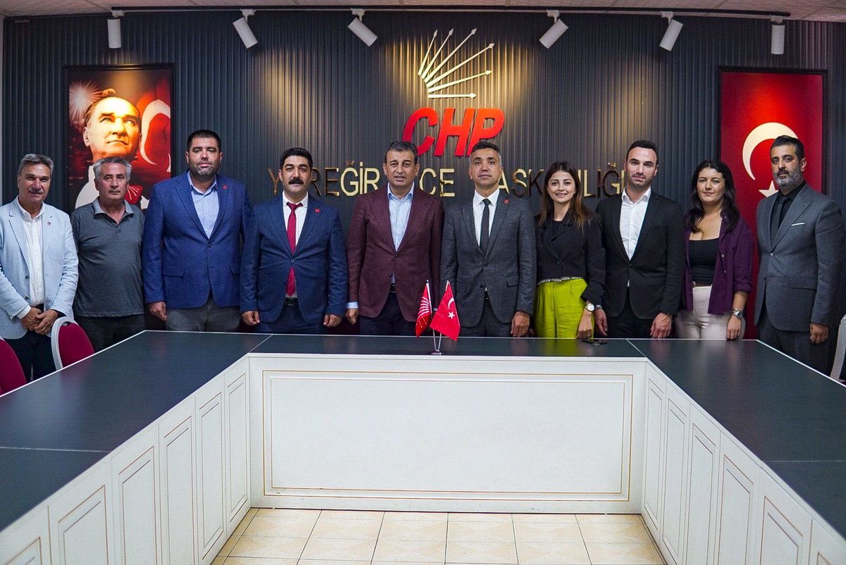 Yüreğir İlçe Başkanlığımızda örgütümüzle buluştuk. İlçe başkanımız Sabri Sarı ve yönetim kurulu üyelerimize hayırlı olsun ve başarı dileklerimizi ilettik. Bu zor günleri omuz omuza, mücadele ve kararlılıkla aşacağız!