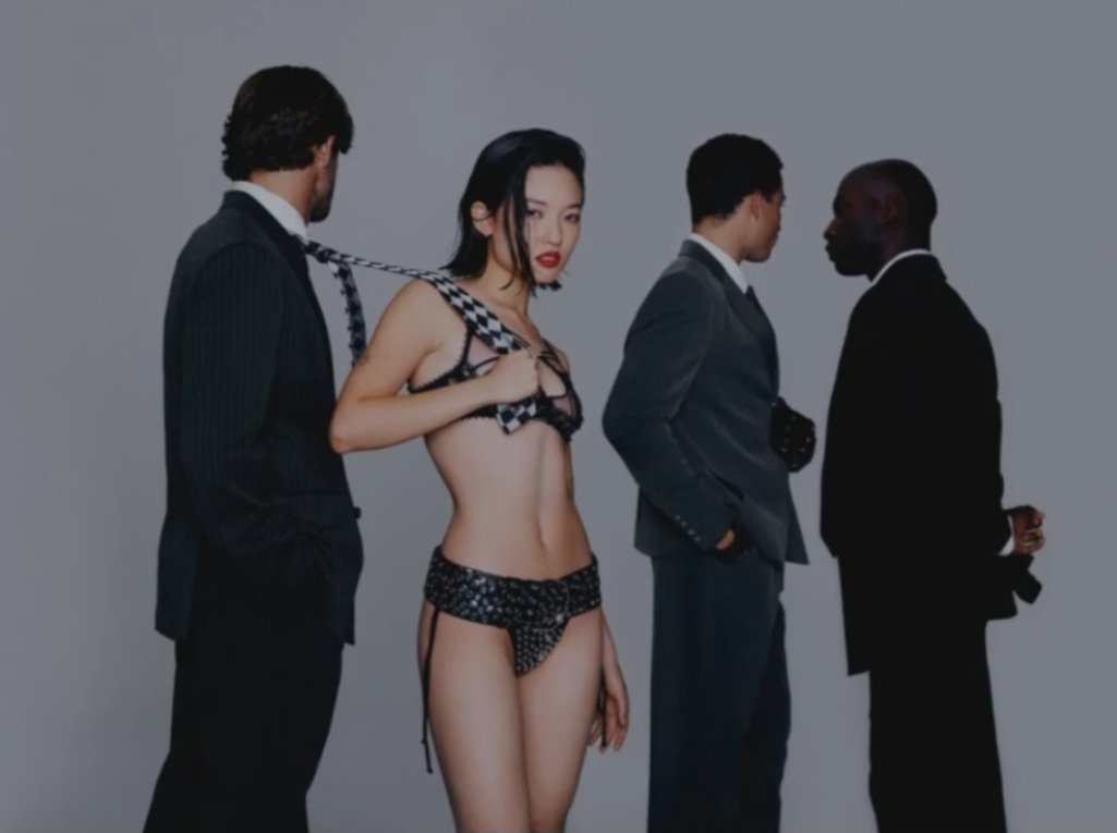 Undeniable main pop girl energy, radiating with chic confidence and charisma. Witness Chloe Qisha ( <a href="/ChloeQisha/">Chloe Qisha</a> ) embody the essence of a "So Sad, So Hot" future queen of pop.

eqmusicblog.com/watch-so-sad-s…