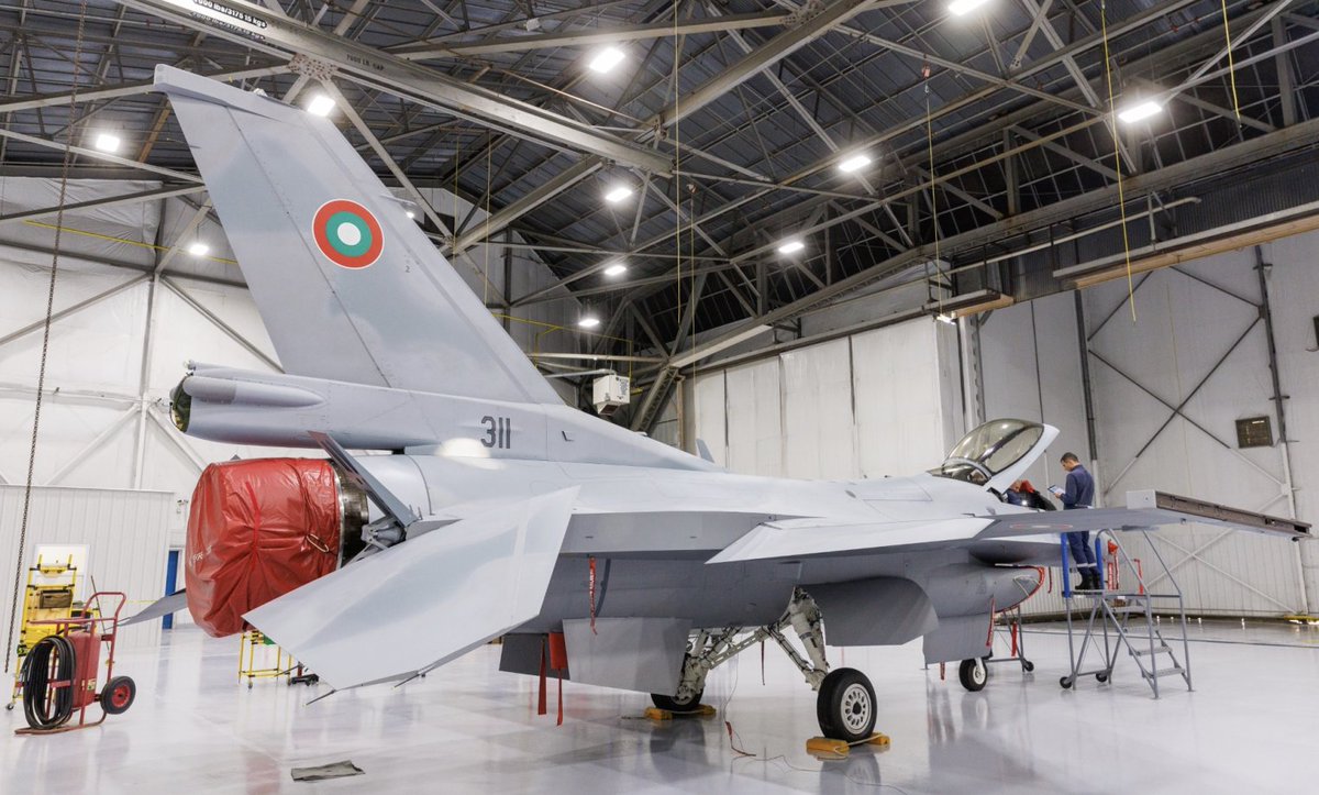 tolgaozbek_com's tweet photo. Bulgaristan teslim aldığı F-16’larda uçacak pilot bulamıyor https://t.co/h8IaKGtKOa https://t.co/74zOnEGe6o