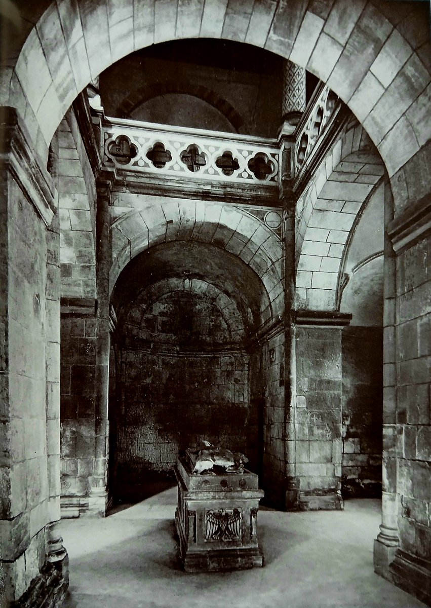 Grabdenkmal Heinrichs III. in der Goslarer Kaiserpfalz.