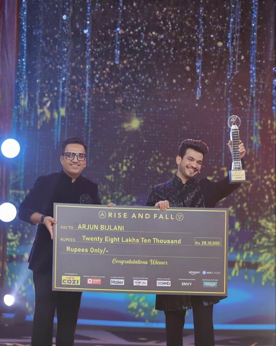 Thearjunbijlani's tweet image. And it's here 🏆
It’s all because of the love you showered on me. Thank you for every vote, every word of support and every prayer 🙏🏻🩷
@amazonMXPlayer @MXPlayer @Banijayasia @Ashneer_Grover
#ArjunBijlani #RiseAndFall #FromBasementToPenthouse