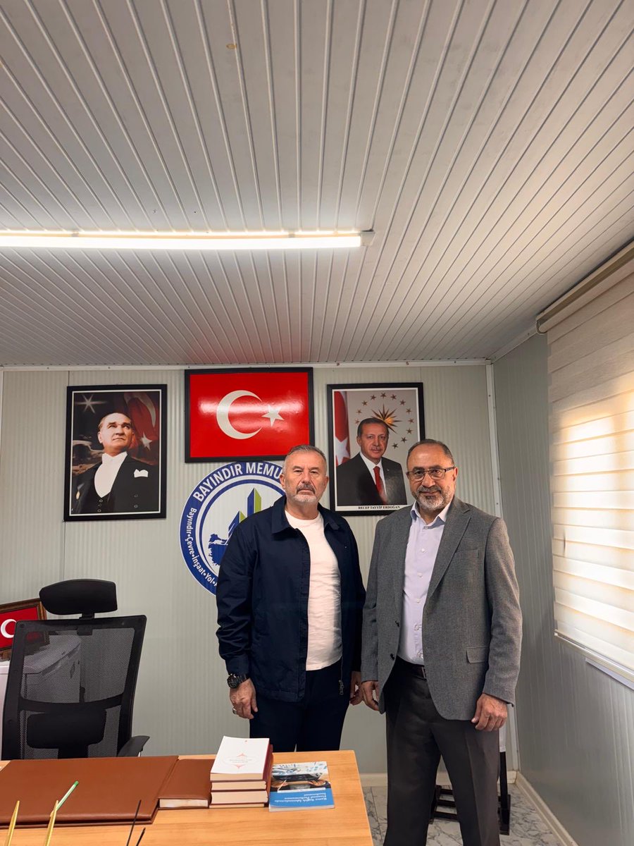 _huseyintutar68's tweet photo. Sendika yerleşkemizde bizleri ziyaretiyle onurlandıran HESOB Yönetim kurulu üyesi Kırıkhan Esnaf ve Sanatkarlar odası başkanımız sayın İbrahim Cihangir’e nazik ziyaretinden dolayı teşekkür eder, çalışmalarında başarılar dilerim.⁦@ibrcihangir⁩ https://t.co/D0ytNDpzgA