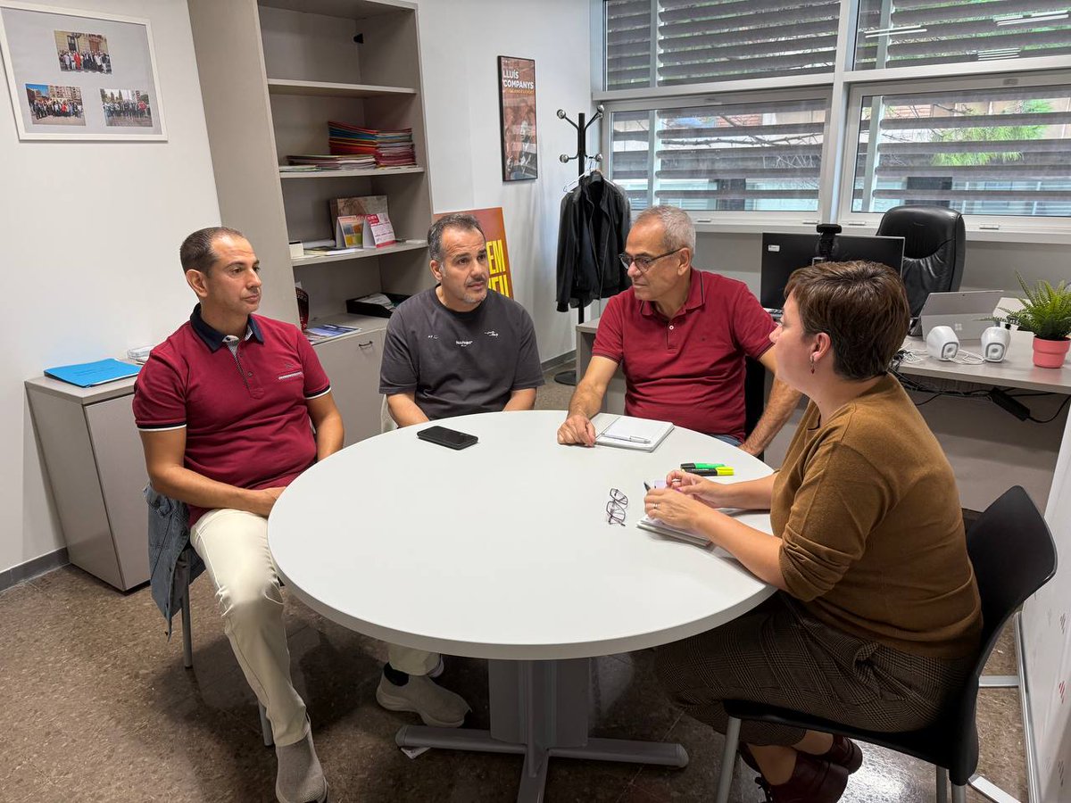 ERC+EUiA seguim amb la ronda amb sindicats de #LHospitalet per parlar de les seves necessitats.

Seguim sense Relació de Llocs de Treball, amb convenis caducats fa anys

Sense condicions laborals dignes no hi ha serveis públics de qualitat

Necessitem més recursos i millor gestió