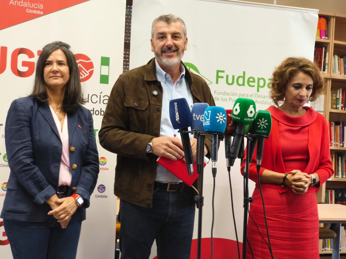 UGT_Andalucia's tweet photo. 🕊️ Córdoba acoge un acto de justicia y reparación a sindicalistas de UGT perseguidos durante la dictadura.
💬 Oskar Martín @SG_UGTAndalucia : “La memoria democrática no es pasado, es presente y futuro.”
#MemoriaDemocrática #UGTAndalucía #FUDEPA #JusticiaYReparación
Más info en https://t.co/hvt94LTYKs