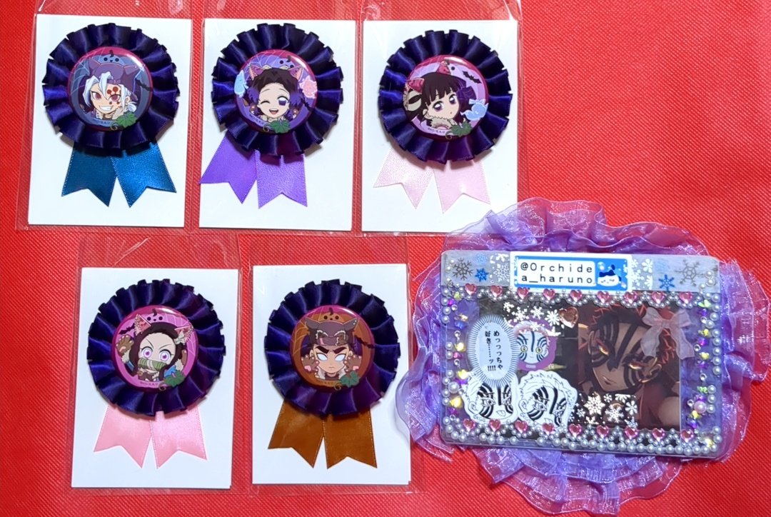 【交換 譲渡】
鬼滅の刃 ufotable cafe ハロウィン2025 ランダムコサージュ風バッジ  コサージュ風 缶バッジ

譲)★宇髄 カナヲ しのぶ 禰󠄀豆子 ☆悲鳴嶼 

求)猗窩座 義勇 玄弥 or 定価＋送料

譲渡の際★は☆合わせてお迎えください。
義勇との交換は任意含む交換や、2:1での交換も可能です◎