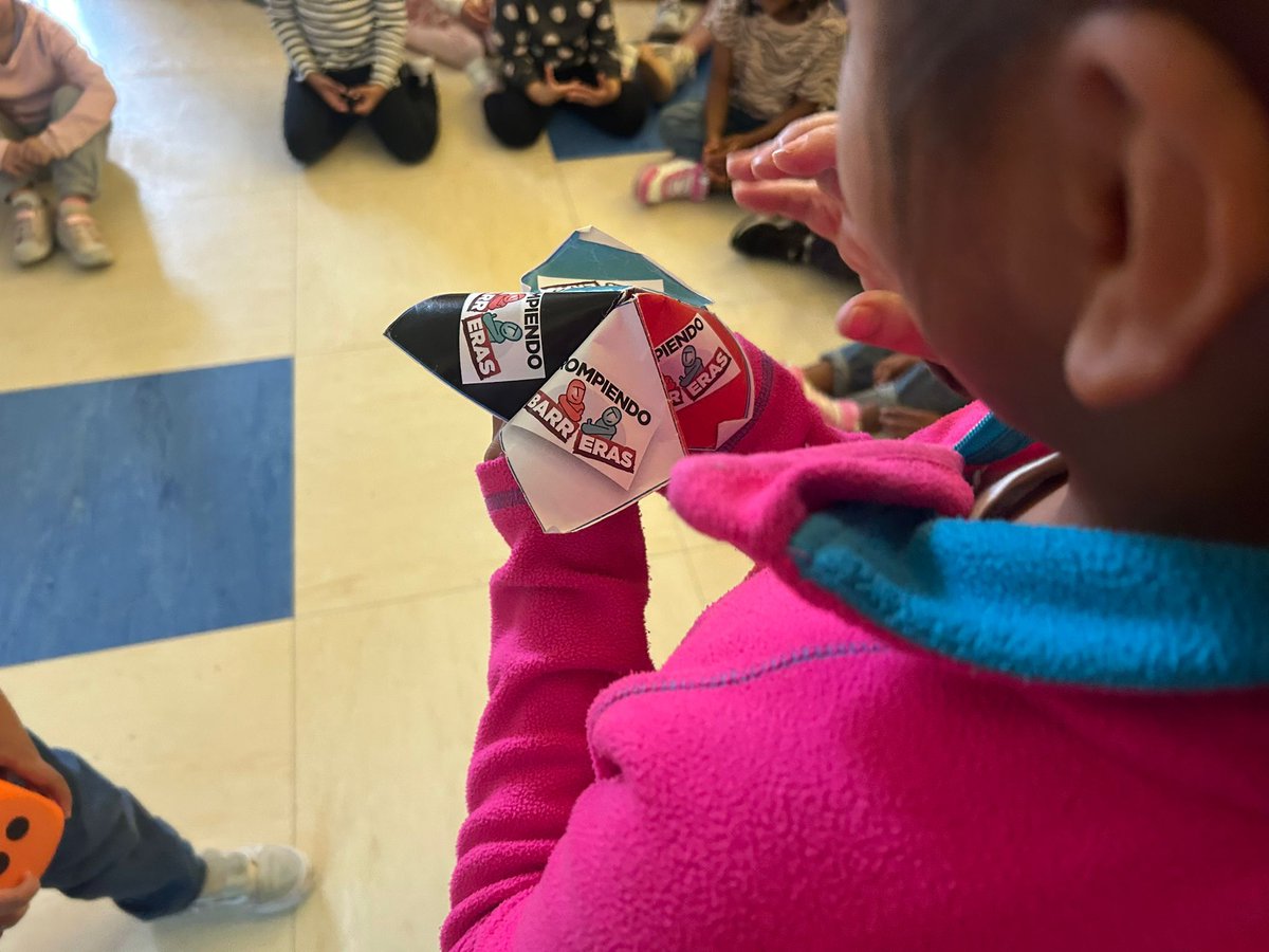 🗣️ Sesiones de nuestro programa Rompiendo Barreras, con alumnado de 1º, 2º, 5º y 6º de Primaria del Colegio Urribarri.
🗣️ Urribarri ikastetxeko Lehen Hezkuntzako 1., 2., 5. eta 6. mailako ikasleekin Oztopoak Hasten programaren saioak.