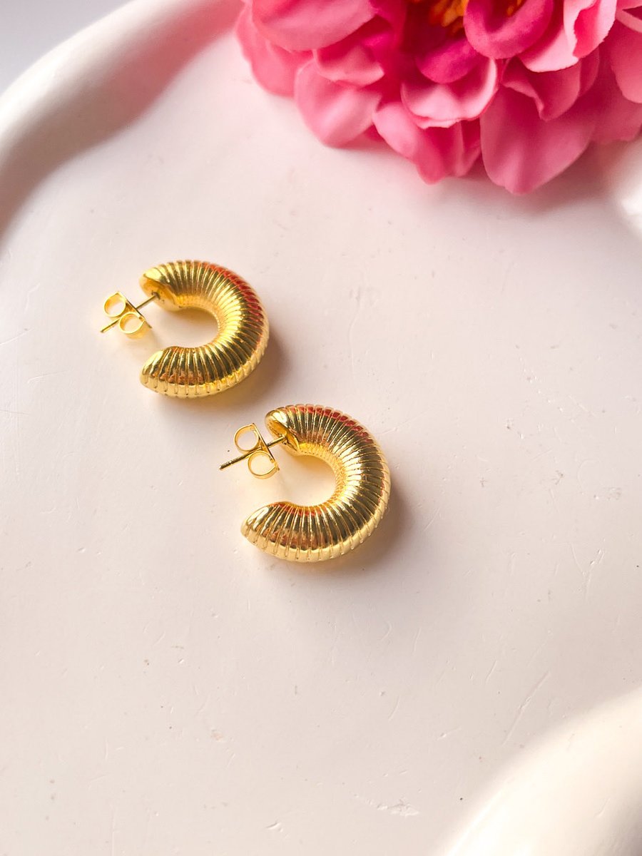 SALE ‼️‼️SALE ‼️‼️SALE‼️‼️
🔥Casual mini hoop earrings on sale at only 8k🔥
Hurry while stock lasts 💃💃💃💃

call/WhatsApp: 0781527652
Kooki tower level 7 shop 706B