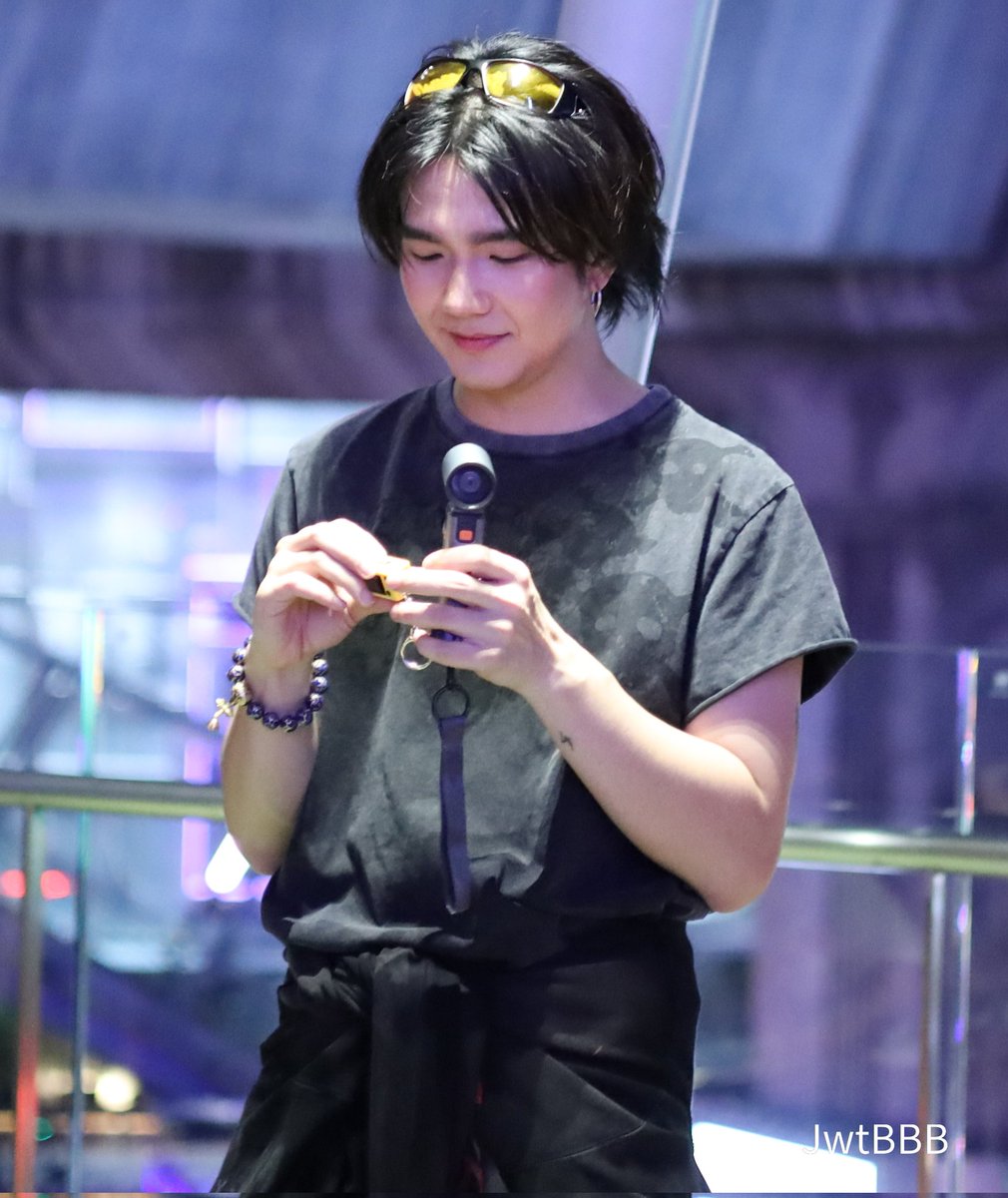 JwtBBB's tweet image. นึกว่าบิวหิวเลยหยิบขนมขึ้นมากิน น้องข้างๆบอก เอ่อ กล้องค่ะพี่ 🤭🤭
BUILD AT SIAM PARAGON
#SiamParagonBIFW2025xBuild
#BuildJakapan
@JakeB4rever
#Beyourluve