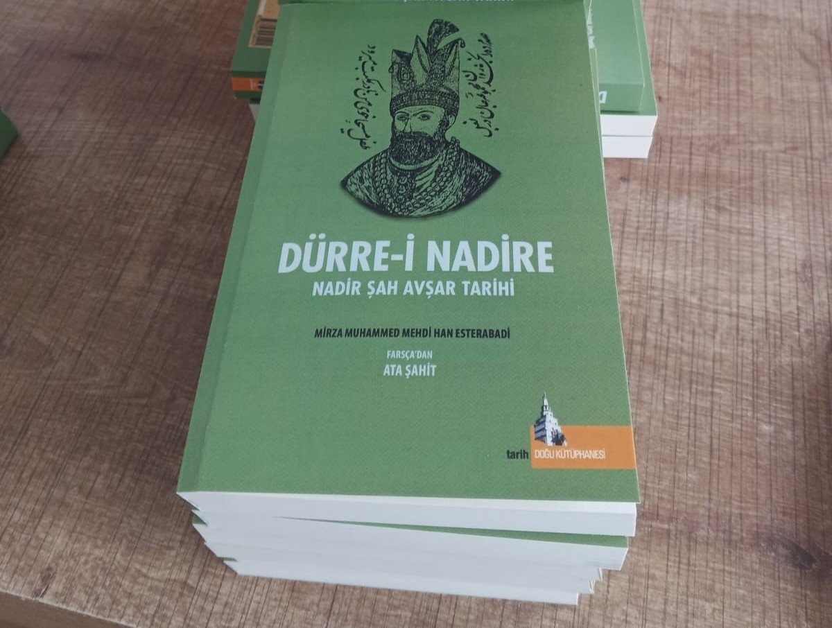 Farsçadan Türkçeye çevirdiğim Dürre-i Nadire adlı eser, Doğu Kütüphanesi tarafından yayımlandı. Nadir Şah’ın divan katibi M. M. Esterabadi tarafından kaleme alınan bu eser, Nadir'in iktidara yükselişi ve hükümdarlığını birinci elden aktarmaktadır.

Link: dogukutuphanesi.com/durre-i-nadire…