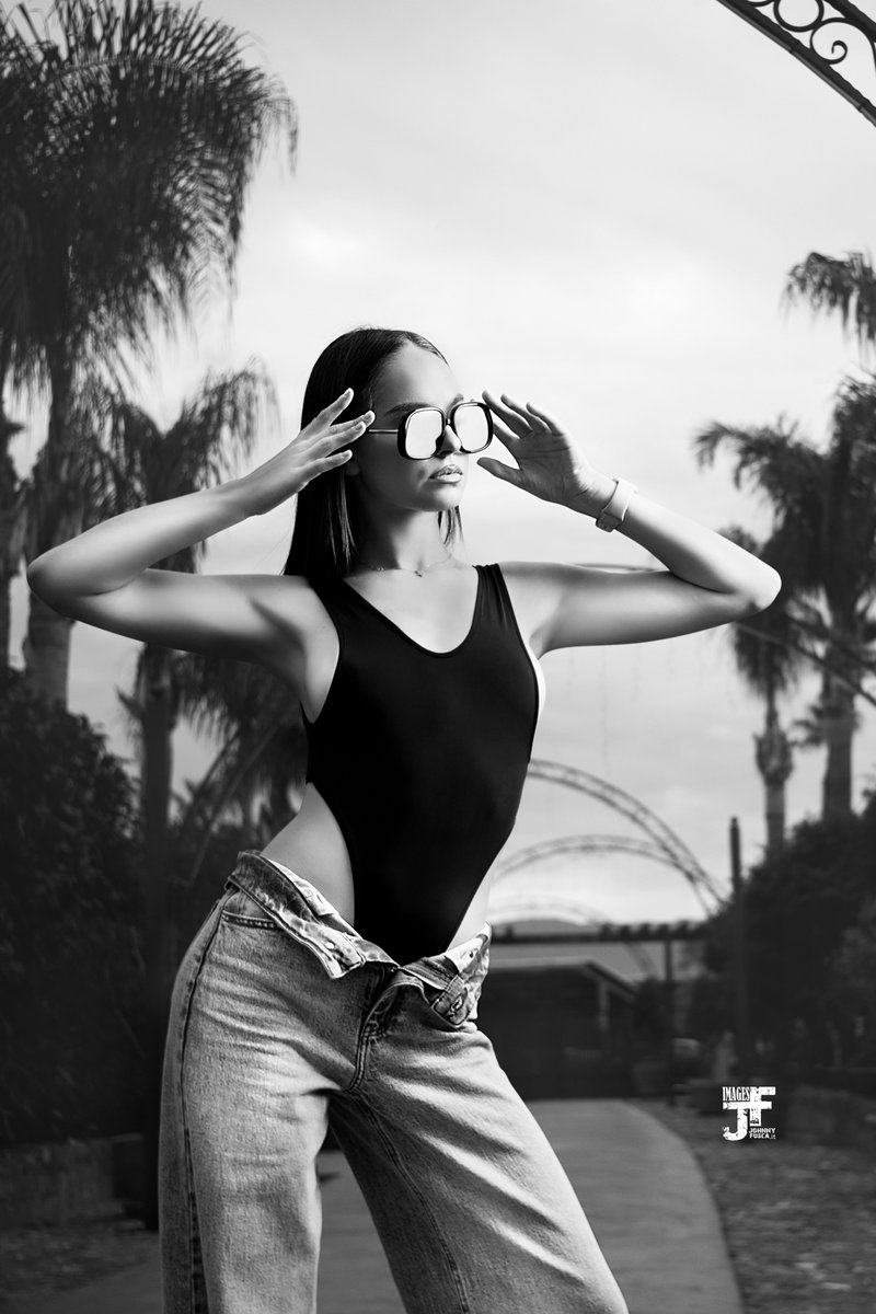 AstrHori's tweet image. Confidence in motion.🕶 Captured with the AstrHori AF27mm F2.8 — where light, precision, and attitude align.

Credit: @johnny_fusca
Model: @mira.kom

#astrhori #27mmf28 #autolens #portraits #portraitshoot #fashion #fashionlook #photographygear #Photography #motion