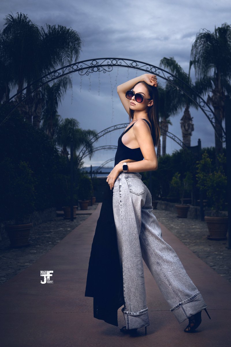 AstrHori's tweet image. Confidence in motion.🕶 Captured with the AstrHori AF27mm F2.8 — where light, precision, and attitude align.

Credit: @johnny_fusca
Model: @mira.kom

#astrhori #27mmf28 #autolens #portraits #portraitshoot #fashion #fashionlook #photographygear #Photography #motion