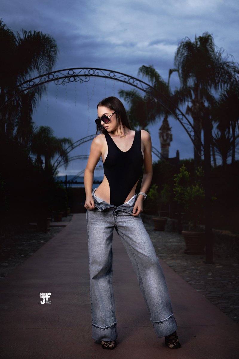 AstrHori's tweet image. Confidence in motion.🕶 Captured with the AstrHori AF27mm F2.8 — where light, precision, and attitude align.

Credit: @johnny_fusca
Model: @mira.kom

#astrhori #27mmf28 #autolens #portraits #portraitshoot #fashion #fashionlook #photographygear #Photography #motion