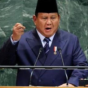 Deforestasi Hutan Papua di Bawah Komando Prabowo 🧵

Beda jauh dari omon-omon janji iklim Prabowo di PBB, pemerintah justru ngebut babat hutan besar-besaran di Papua Selatan lewat Proyek Strategis Nasional (PSN) pangan &amp; energi. Jutaan hektare hutan di Merauke, Mappi, dan Boven