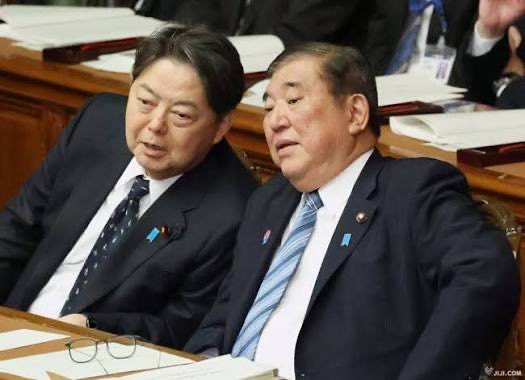 林くん
君を推薦した70数名を引き連れて新党作りなさい。そうすれば野党も参加した君が総理の政権が出来上がる。
私は総理を降りたら参加するから。