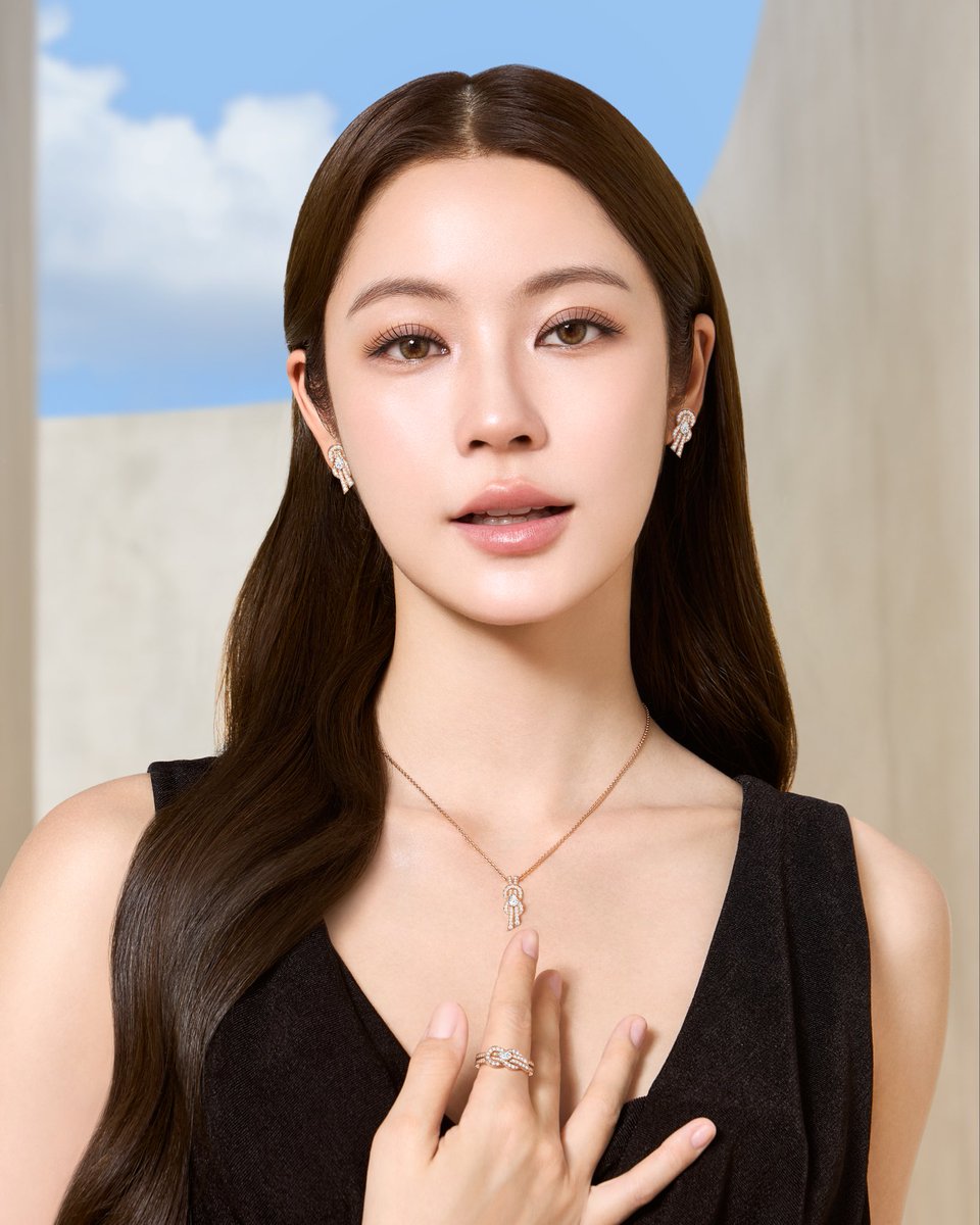 น้ำตาล ทิพนารี <a href="/NamtanTipnaree/">Namtan.Tipnaree</a> Friend of Fred และ ฟิล์ม รชานันท์ <a href="/filmracha/">ฟิล์มรชา🎞️</a> ร่วมถ่ายทอดความเปล่งประกายและอ่อนช้อยของเครื่องประดับดีไซน์ใหม่ในคอลเล็กชั่น Chance Infinie

#ELLEnews
#FREDJewelry #FREDParis 
#ChanceInfinie
#NamtanTipnaree #filmracha