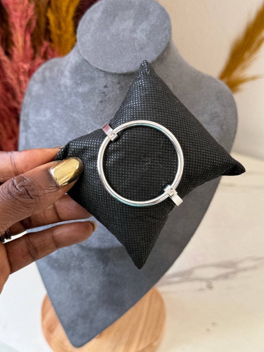 tayo21's tweet photo. Neck scarf with a pendant https://t.co/glQNFhdO1P