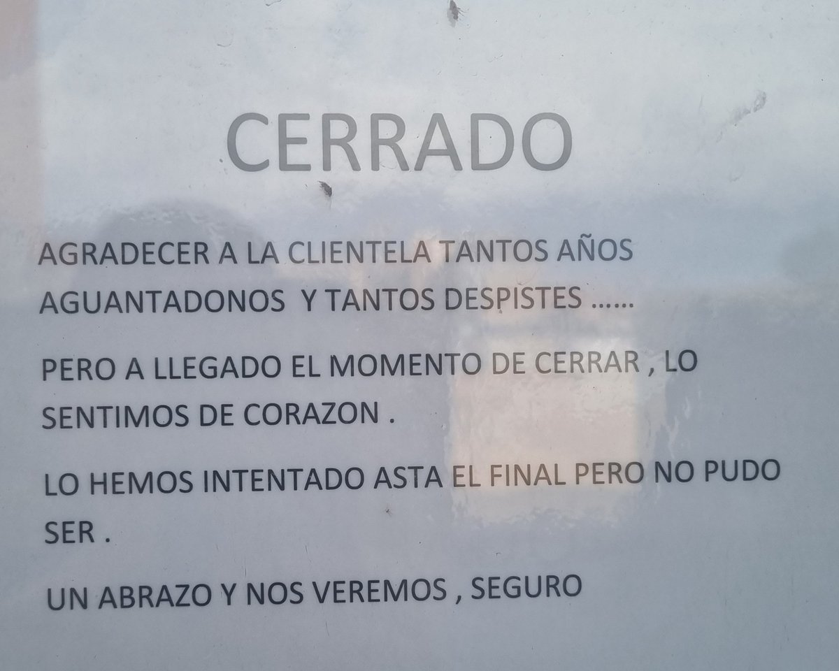 AntonioRNaranjo's tweet image. Este mensaje de una pescadería de toda la vida, con su emoción, sus faltas y su honestidad, resume mejor que mil análisis lo que le están haciendo em España al autónomo, al comercio familiar y a la pequeña empresa.
Ellos cierran. El Gobierno bate récord de recaudación fiscal.