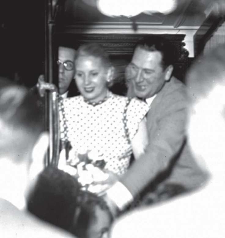 pedrodzi0ba's tweet image. soy peronista porque es la forma mas genuina que conozco de amar a este país y a su gente, con sus grandes virtudes y con sus contradicciones; no hay que explicar mucho más allá de eso.

feliz día compañeros! lealtad siempre.