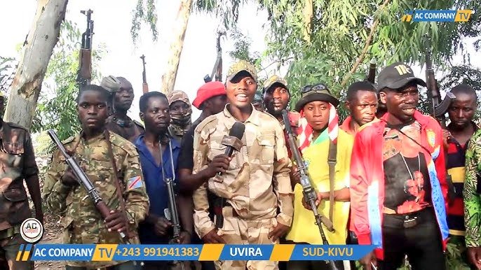 #EST_RDC:

UVIRA, quartier général des « généraux wazalendo ». Une ville où plus de cinquante généraux autoproclamés se disent alliés aux FARDC et aux forces armées burundaises. À Uvira, si l’on n’est pas général, on est maréchal. Dans ce capharnaüm, des combats éclatent