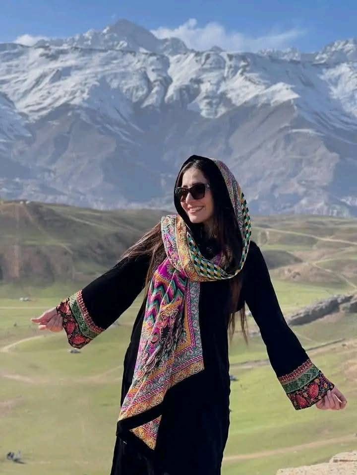 بہت ہو گئی پوسٹیں 
آج سب میری تعریف میں کچھ الفاظ بولیں
مجھ سے جلنے والے بھی اپنی بھڑاس نکال سکتے ہیں😂⁦☺️⁩