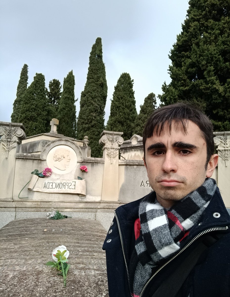 kcdkrolowriter's tweet photo. A Benito Pérez Galdós le acusaron de anticlerical y por eso no gano el premio nobel de literatura, en el caballero encantado muestra respeto hacia la religión. Estamos el 2025 y a mí me acusan de profanador de tumbas y lo único que hago es rezar a escritores y poetas 🙏🏻😭 https://t.co/QDOeLqN5vR