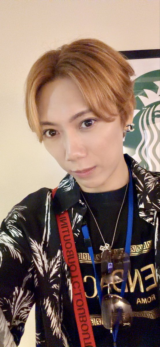 今日はNakamuの
#とある個展
にお邪魔してきた！
写真はNakamuに撮って貰った！
奴のインテリジェンスな所とアバンギャルドな所が組み合わさって中々な狂った内容でとても面白かったー！

ちーの沢山サインしててムカついたから一個バツ入れておいた