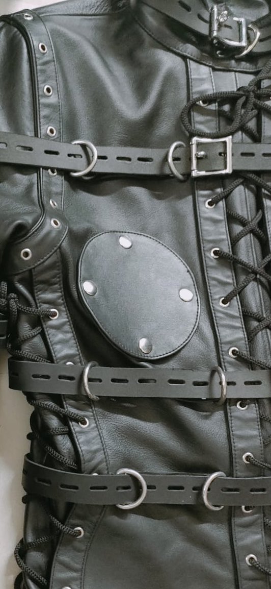 LeatherPrison's tweet photo. Buckled in. Zipped up. Nowhere to be but exactly here. How are you spending your weekend?

Custom builds from @leatherprison — made to fit and made to hold.

#BuiltToBind #WeekendLockdown #LeatherObsession #StrappedIn #CustomControl https://t.co/jUhlI5yJg4
