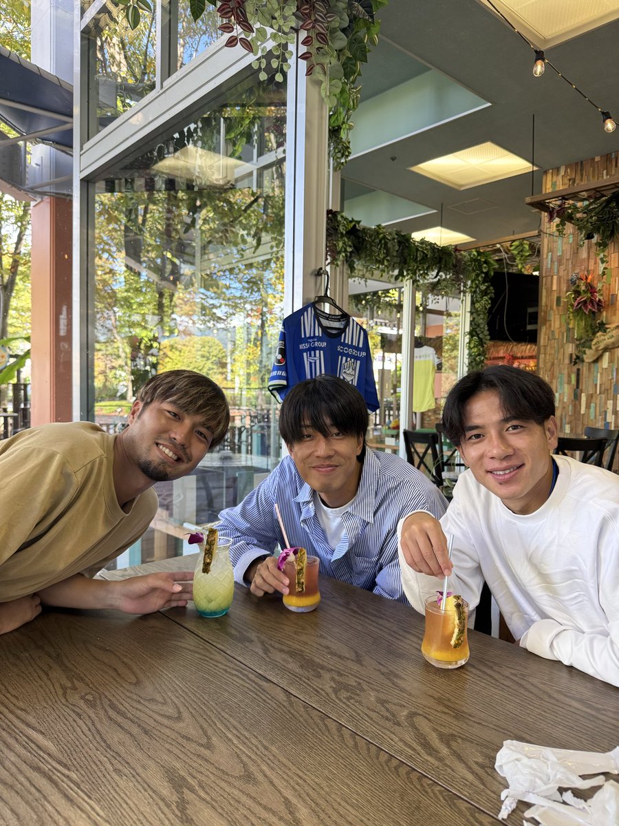 モンテディオ山形の
安部選手、城和選手、坂本選手にご来店頂きました！皆さんが食べてるのは「アサイーボウル」と「ブルー🩵トロピカル」「サンセットティー」です🥤🏝️
本日はご来店ありがとうございました😊
