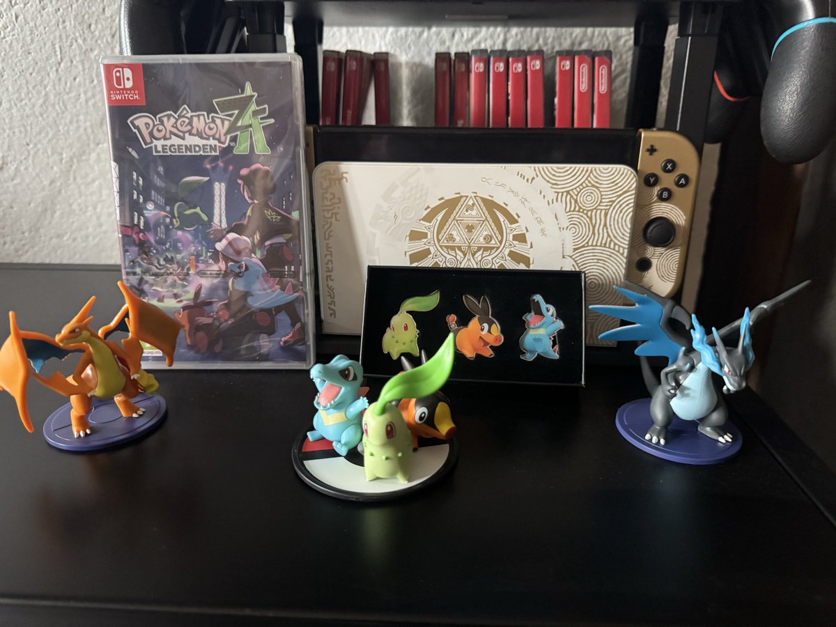 Gm ☕️

Finally my Pokemon Legends ZA preorder arrived 🙌🏼
Pretty neat preorder goodies i got there hehe
Cant wait to try the game!!