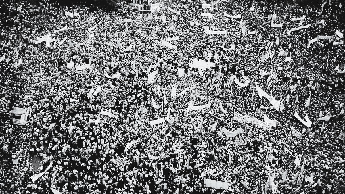 Hoy cumple 80 años el movimiento que le dió los años más felices a nuestra patria. Es para mi un gran orgullo estar caminando juntos como continuadores de una obra aún abierta, de un sueño inconcluso que necesita de todos y de todas. Feliz día de la lealtad y a seguir militando