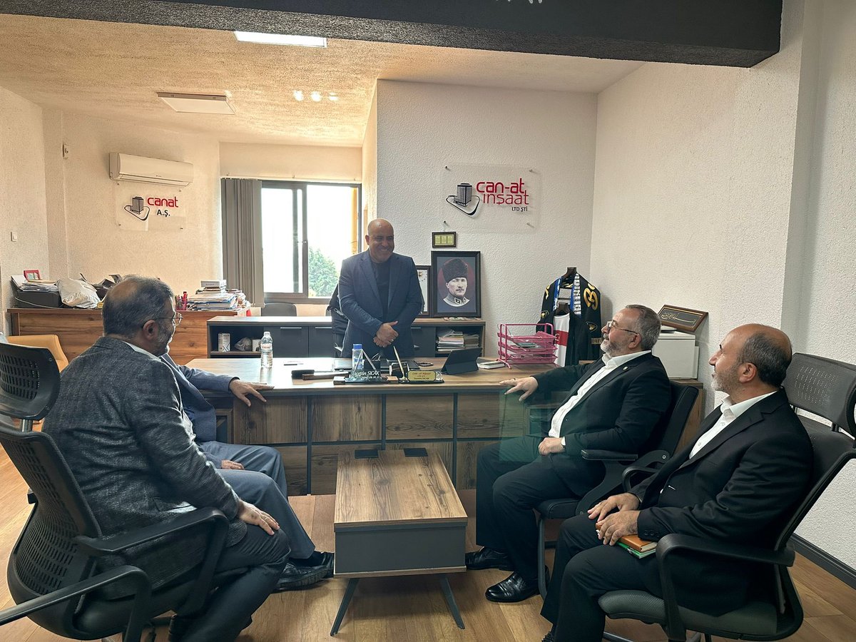 abdlhaslan's tweet photo. İzmir İl Başkanımız Sayın Veysi Yumlu ve kıymetli heyetimizle birlikte, şehrimizin emektar esnaflarını ziyaret ederek gönüllerine misafir olduk. Dertlerini dinledik, taleplerini not aldık; tecrübelerinden ve samimi önerilerinden istifade ettik. Güler yüzleri, misafirperverlikleri ve içten muhabbetleri için her birine ayrı ayrı teşekkür ediyoruz.
