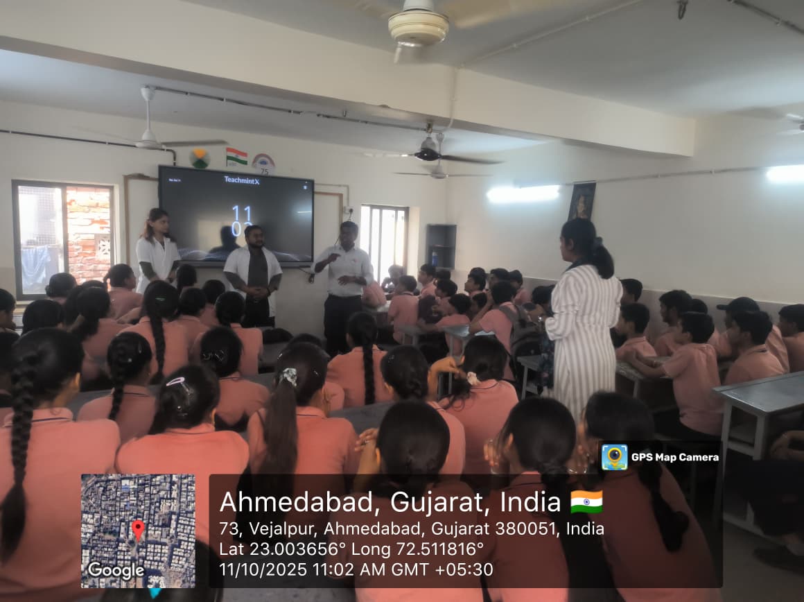 dsbccAmc's tweet image. RKSK જાગૃતિ કાર્યક્રમ – વેજલપુર UPHC
સ્થળ:લક્ષ્મી સ્કૂલ, વેજલપુર
વ્યક્તિગત સ્વચ્છતા વિશે માર્ગદર્શન
માસિક ધર્મ સ્વચ્છતા પર જાગૃતિ
મહિલાના અધિકારોની સમજણ
સશક્તિકરણ તરફ મજબૂત પગલું
આરોગ્ય વિભાગ, AMC દ્વારા યુવતીઓમાં જાગરણ અને સશક્તિકરણ માટે અર્થપૂર્ણ પહેલ!
#RKSK #WomenEmpowerment