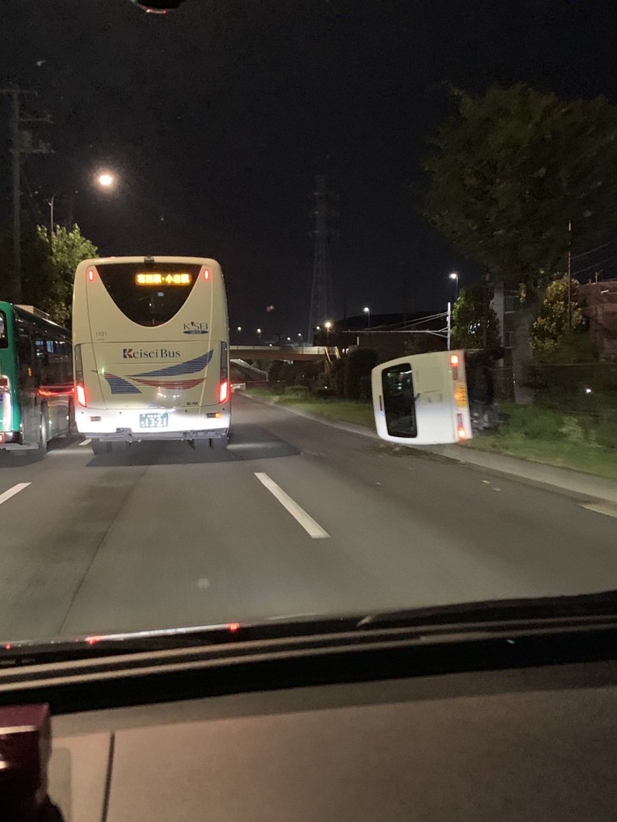 江戸川区西一之江2丁目付近で軽自動車の横転事故