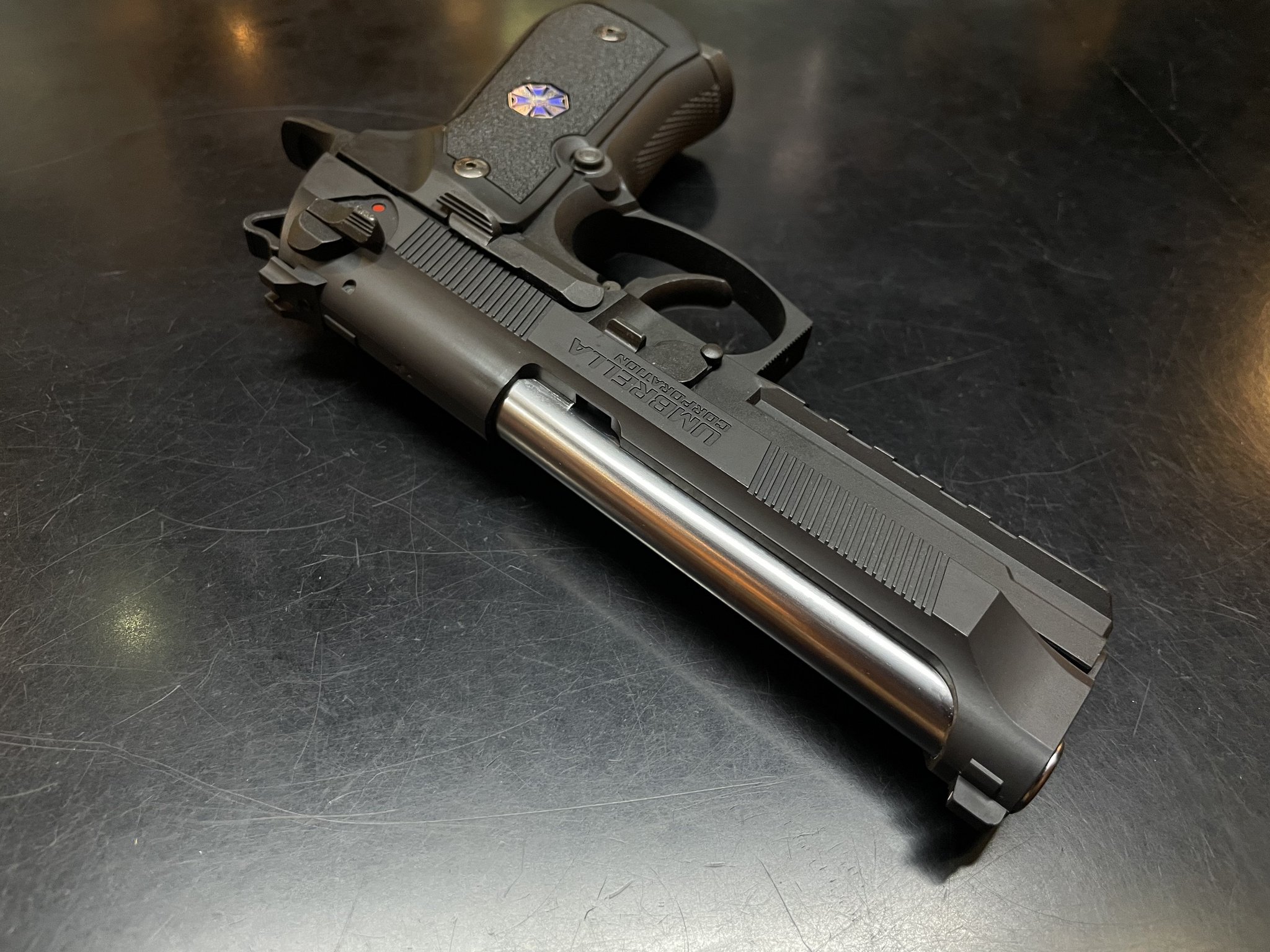 バイオハザード UMBELLA CORPORATION AMW 01P 楽天市場】アルバート.W.モデル 01P BIOHAZARD バイオハザード7