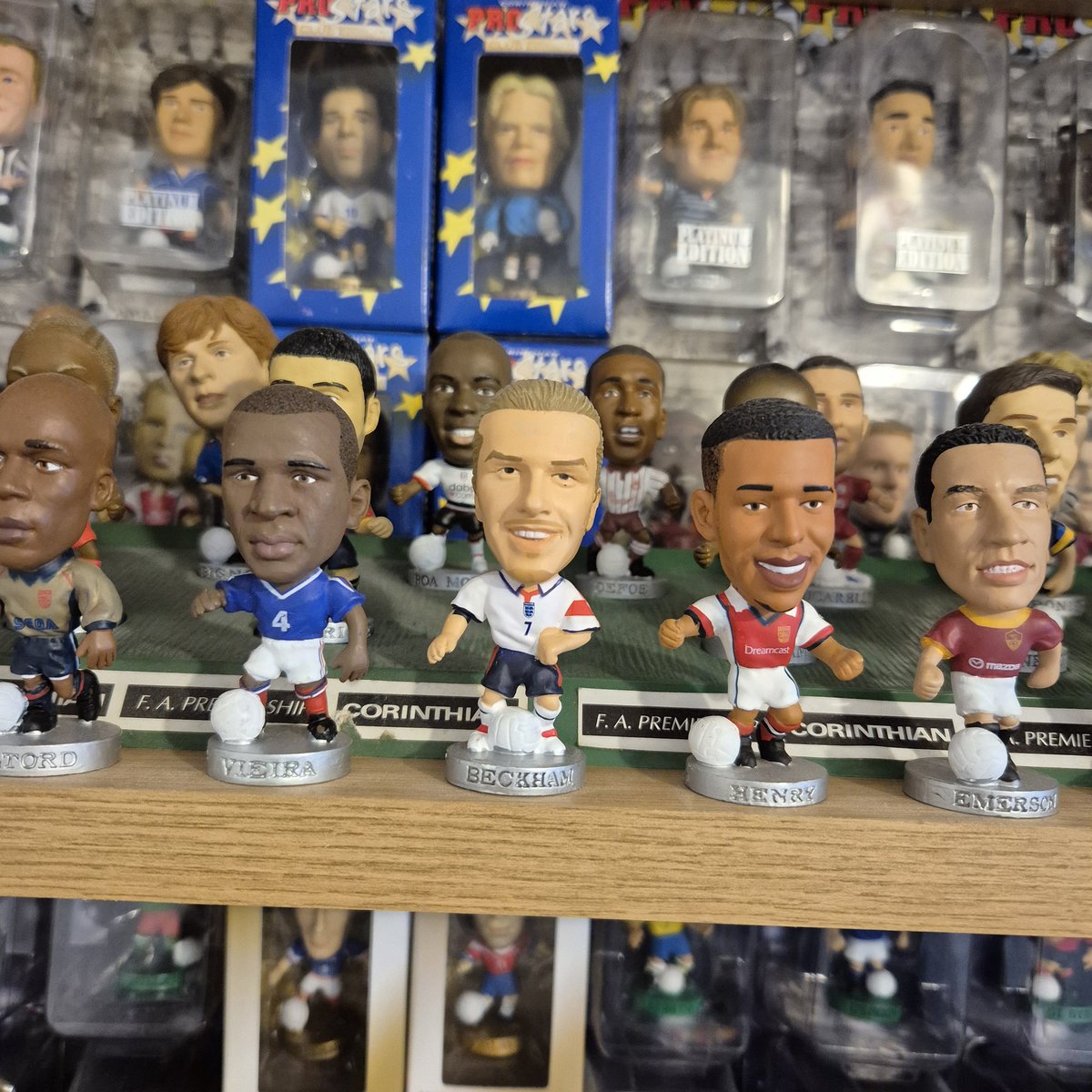 Bought this lot from Vinted as thought the Becks would look good on my platinum shelf.

Then looked at my shelf and realised I've already had that idea 🤦‍♂️🤣
#CorinthianCommunity