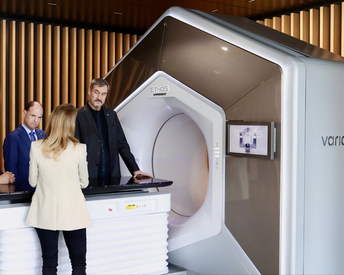 Markus_Soeder's tweet image. Wirtschaft und Hightech Teil 2:
Besuch bei @SiemensHealth Siemens Healthineers in Forchheim – ein echtes #Hightech-Zentrum mit internationaler Strahlkraft! Hier wird an der #Medizin der Zukunft gearbeitet: modernste Technologien zur Früherkennung, Diagnose und Bekämpfung von…