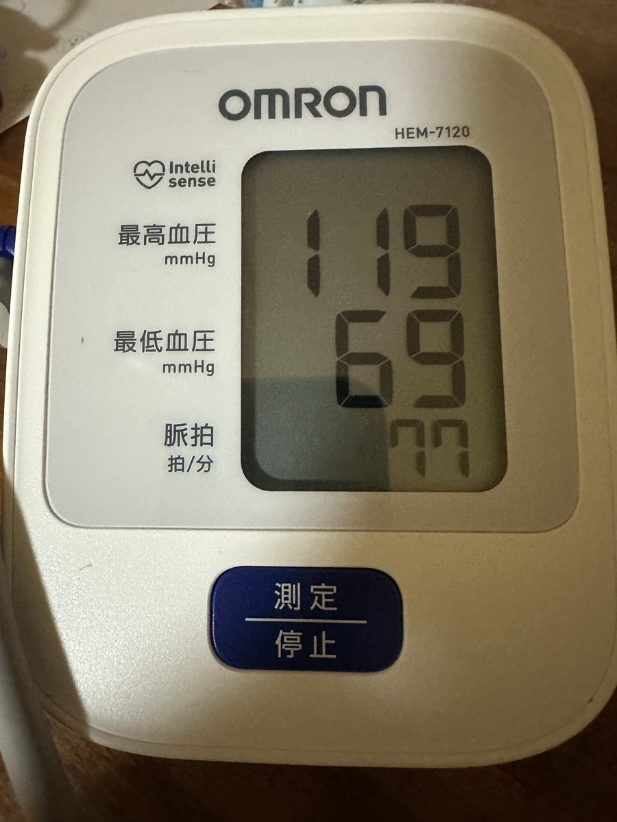 an_engineer_sos's tweet image. 夕飯を取って、ビールを1缶飲んで、風呂上がりの血圧は、正常値です。
抗がん剤を夜服用するため、朝の血圧が低めになるようです。
しかし、朝服用すると副作用のキツさが午前中に集中してしまうので、仕事に影響します。
悩ましいところです。(;'-' )
#GIST #がん #低血圧