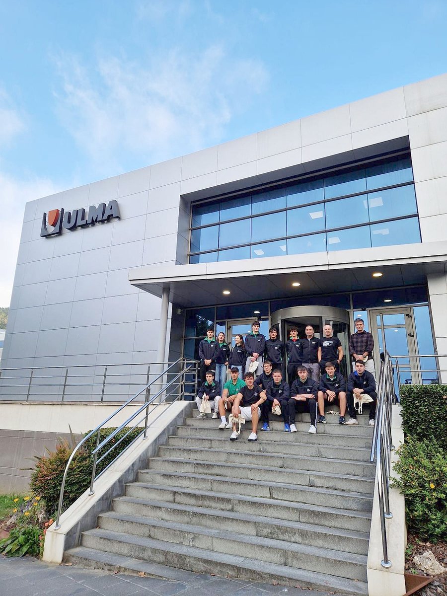 imhcampus's tweet photo. 🌱#DiseinuMekaniko-ko lehen mailako ikasleak ULMA Packaging-en bisitan, jasangarritasuna eta berrikuntza nola uztartzen dituzten aurrez-aurre ezagutzeko. 🌍♻️
Eskerrik asko #ULMAPackaging- harrera bikainagatik 🙌
#imhlhii #lanbideheziketa @FPeuskadi @ikaslangipuzkoa https://t.co/Ja0Ebhr3kE