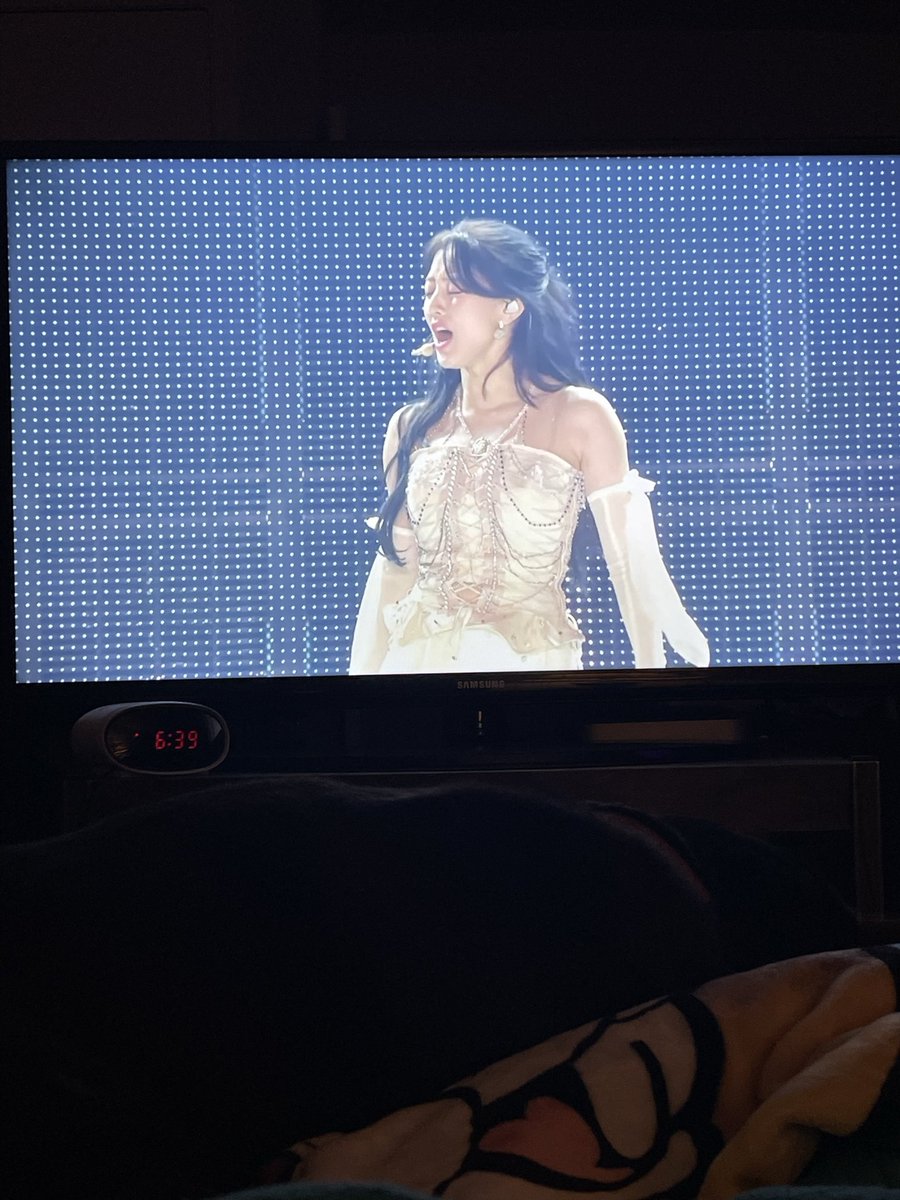 ChillWookie's tweet photo. Randomly woke up at 6am to watch this concert stream 🥹 (don’t mind my dog under jihyo lol) https://t.co/v6K4MDI5fj