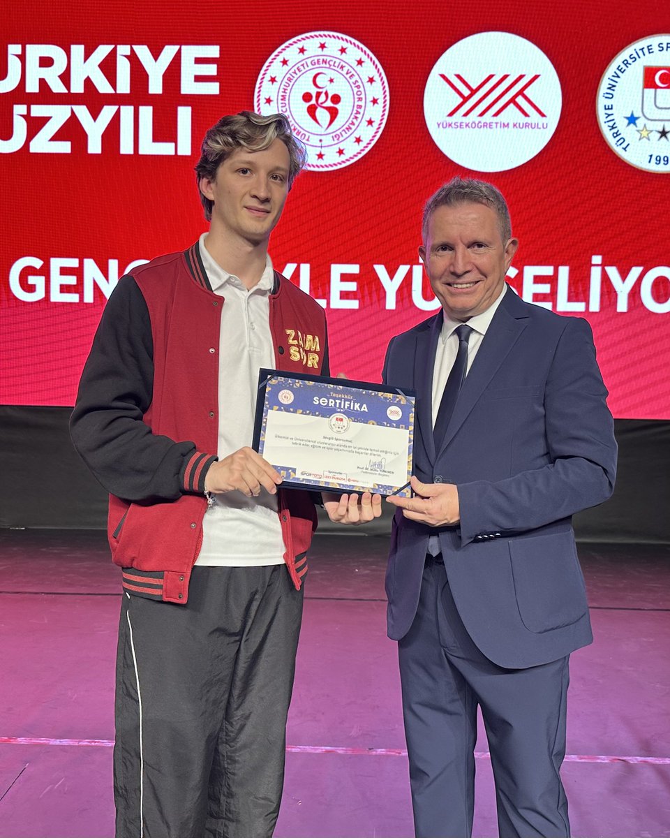 zaimuniv's tweet photo. Türkiye Üniversite Sporları Federasyonu tarafından düzenlenen Uluslararası Üniversite Sporları Günü ve Ödül Töreninde İZÜ Spor Koordinatörü Barlas Sözer “Avrupa’da Başarı Ödülü”ne layık görüldü, öğrencimiz Yusuf Emre Akbıyık ise “Avrupa’da Temsil Sertifikası” aldı. 

Koordinatörümüzü ve sporcumuzu yürekten tebrik ediyor, başarılarının devamını diliyoruz.