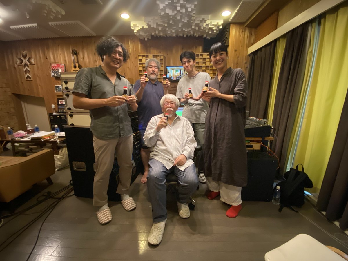 00300's tweet photo. 情報解禁‼️
11/3
私が10年前に制作した吉村醸造のCMソング『サクラカネヨのうた』が7インチになります🙌

片面はコジマオリジナルVer
もう片面は大尊敬する小西康陽さんのアレンジVer。演奏は矢舟テツロートリオという豪華メンバー。

私の夢が叶ったと言っても過言ではありません。どうぞお楽しみに🌿 https://t.co/s4WmOLU1mY