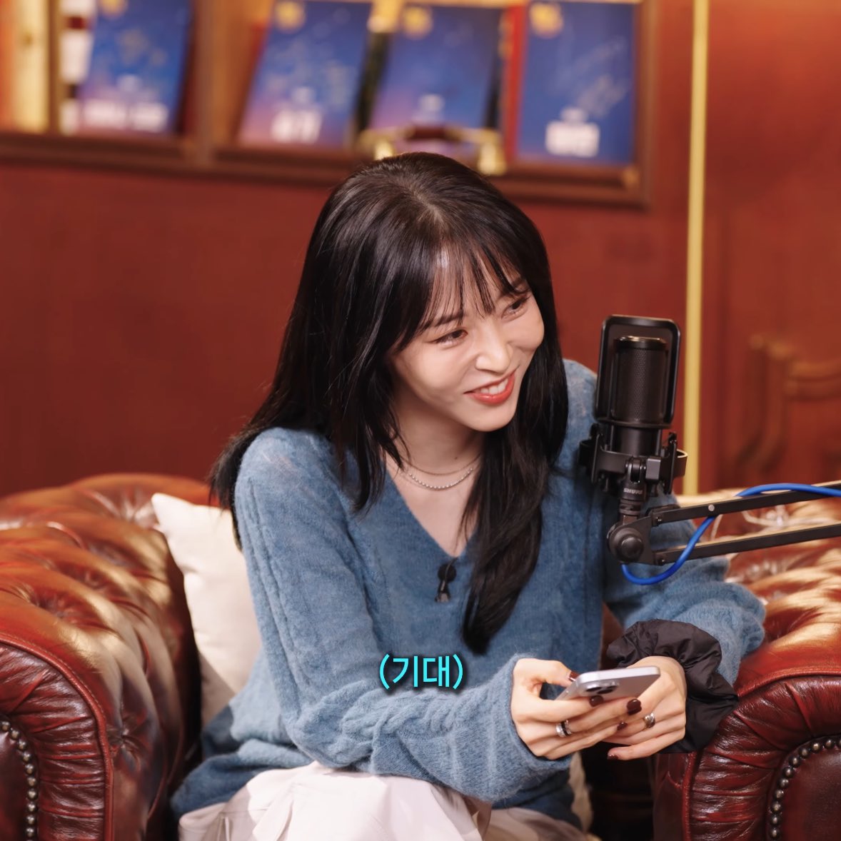 ultmoonsun's tweet image. especially when its HER baby doing it 🤧🤧🤧🤧