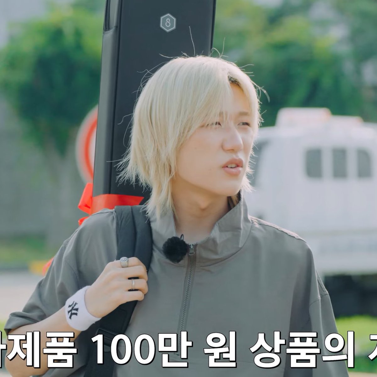 OUUUUU HE LOOKS EXTRA FINE THIS EP