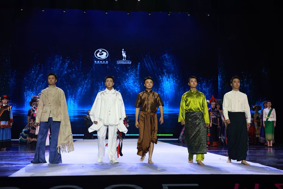 Frontlinestory's tweet image. A vibrant fashion week is underway in #Chuxiong Yi Autonomous Prefecture, in southwest China's #Yunnan Province, running until October 19.

Home to around 800,000 Yi people, Chuxiong is showcasing the community's stunning traditional #costumes. The event also features designs